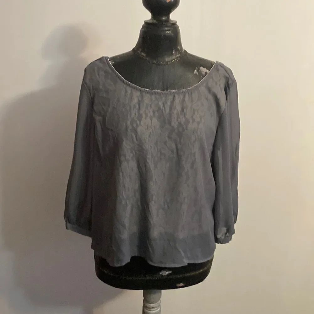 Eye Shadow Gray embellished with Cream lace lining top, size XL